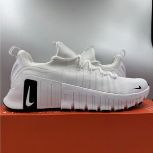 Nike Free Metcon 6 White Black BRAND NEW Multiple Sizes